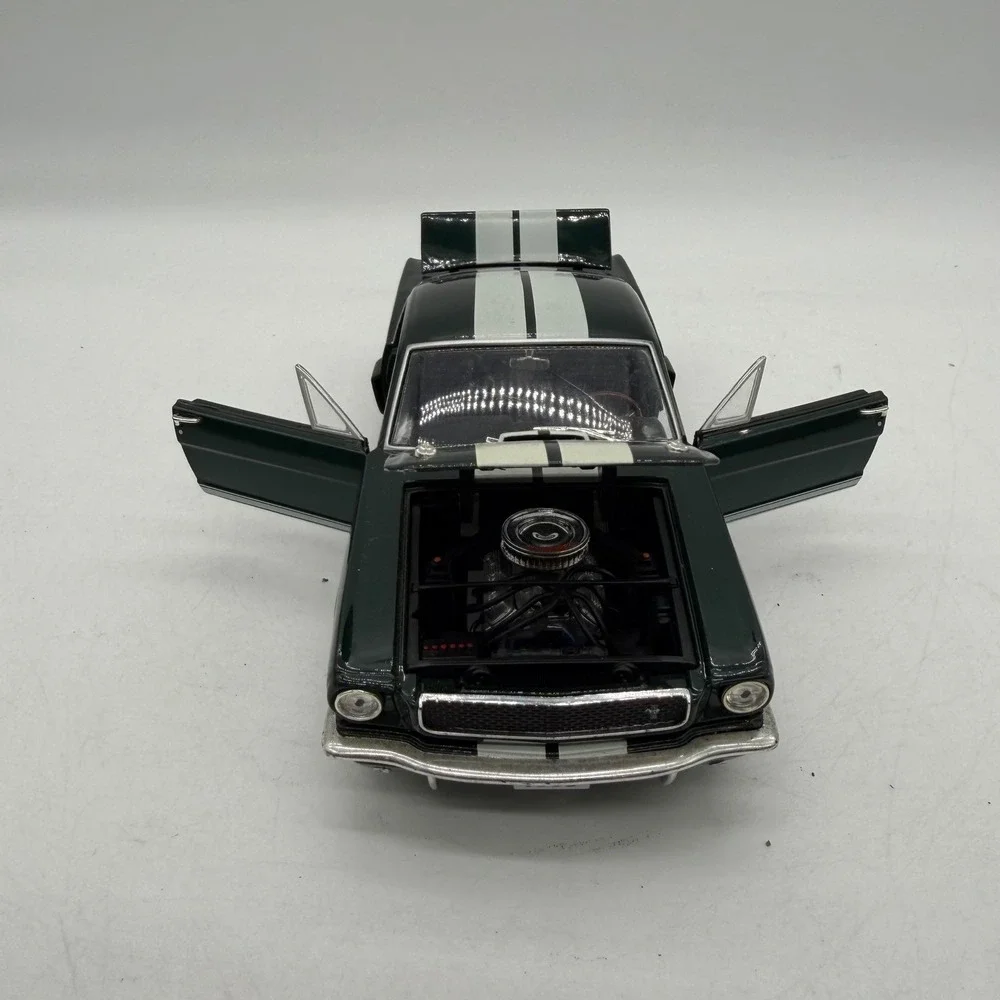 M2 Machines 1966 Shelby GT350 1:24 Scale Ivy Green w/ Stripe Diecast Metal Car